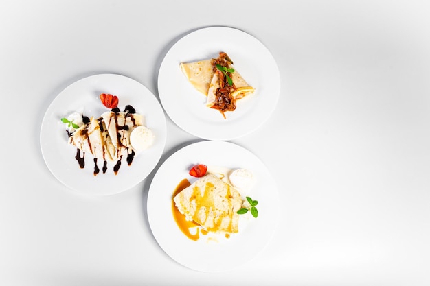 Zestaw talerzy z daniami